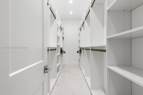 House in Fort Lauderdale, Florida 3 bedrooms, 198.9 sq.m. № 2041890 - photo 18