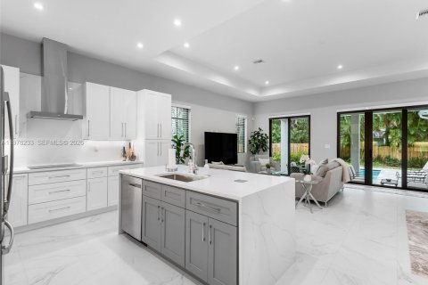 House in Fort Lauderdale, Florida 3 bedrooms, 198.9 sq.m. № 2041890 - photo 7