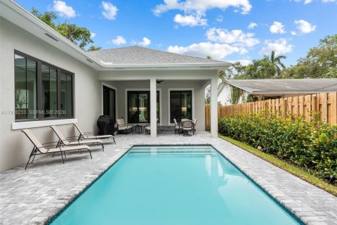 House in Fort Lauderdale, Florida 3 bedrooms, 198.9 sq.m. № 2041890