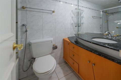 Купить кондоминиум в Санни-Айлс-Бич, Флорида 2 спальни, 118.45м2, № 1864572 - фото 21