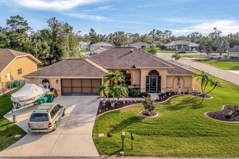 House in Port Charlotte, Florida 3 bedrooms, 188.41 sq.m. № 2151241
