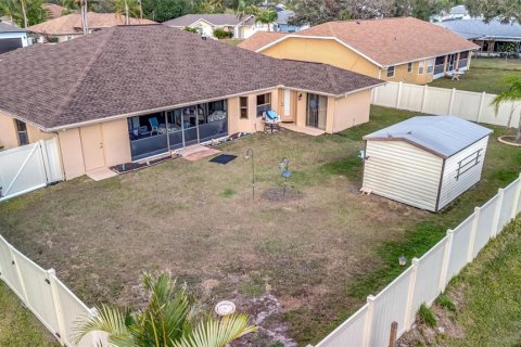 House in Port Charlotte, Florida 3 bedrooms, 188.41 sq.m. № 2151241 - photo 6