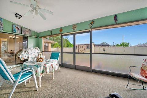 House in Port Charlotte, Florida 3 bedrooms, 188.41 sq.m. № 2151241 - photo 16