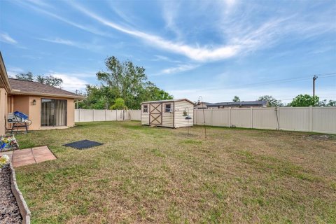 House in Port Charlotte, Florida 3 bedrooms, 188.41 sq.m. № 2151241 - photo 18