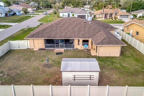 House in Port Charlotte, Florida 3 bedrooms, 188.41 sq.m. № 2151241 - photo 5