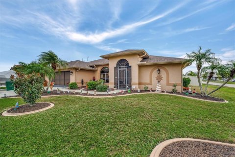 House in Port Charlotte, Florida 3 bedrooms, 188.41 sq.m. № 2151241 - photo 11