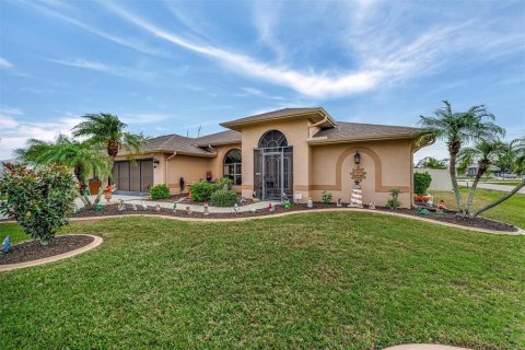 House in Port Charlotte, Florida 3 bedrooms, 188.41 sq.m. № 2151241 - photo 10