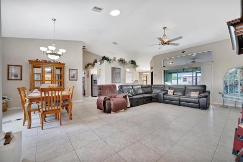 House in Port Charlotte, Florida 3 bedrooms, 188.41 sq.m. № 2151241 - photo 25