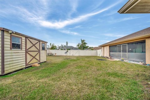 House in Port Charlotte, Florida 3 bedrooms, 188.41 sq.m. № 2151241 - photo 21