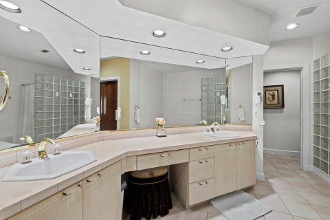 Condo in Longboat Key, Florida, 3 bedrooms № 2095364 - photo 25