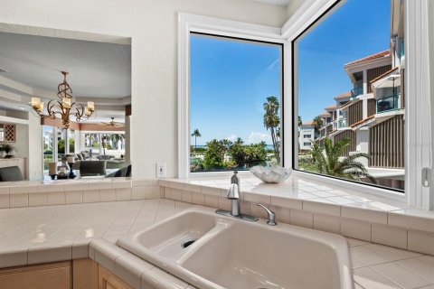 Condo in Longboat Key, Florida, 3 bedrooms № 2095364 - photo 16