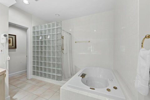 Condo in Longboat Key, Florida, 3 bedrooms № 2095364 - photo 26