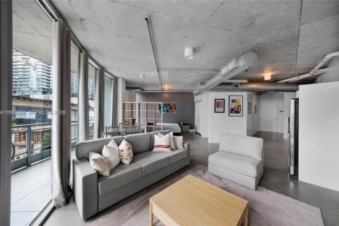 Condo in Miami, Florida, 1 bedroom  № 2067712 - photo 5