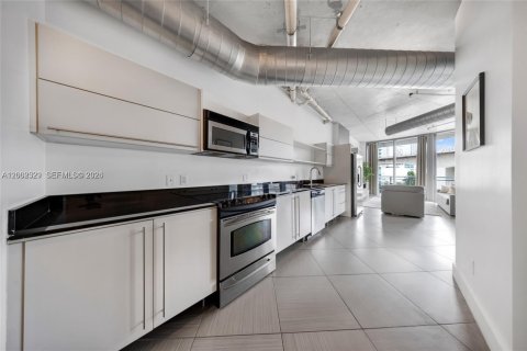 Condo in Miami, Florida, 1 bedroom  № 2067712 - photo 24