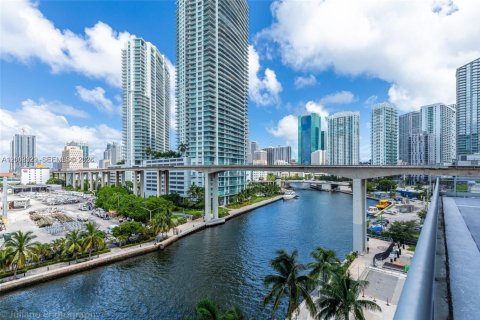 Condo in Miami, Florida, 1 bedroom  № 2067712 - photo 3