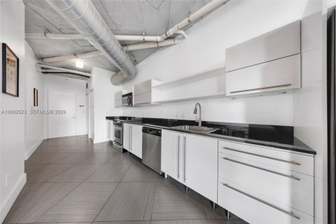 Condo in Miami, Florida, 1 bedroom  № 2067712 - photo 11