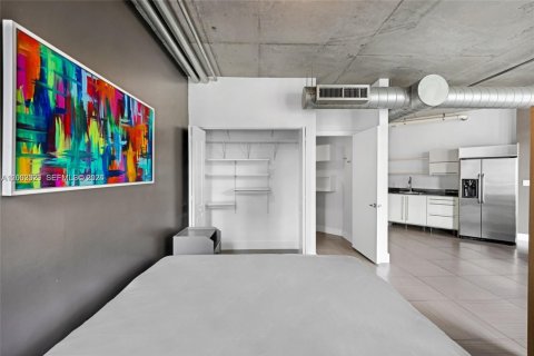 Condo in Miami, Florida, 1 bedroom  № 2067712 - photo 12