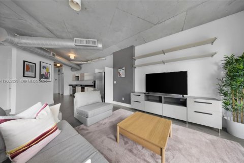 Condo in Miami, Florida, 1 bedroom  № 2067712 - photo 4