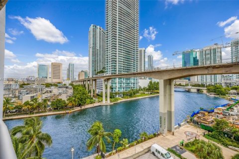 Condo in Miami, Florida, 1 bedroom  № 2067712 - photo 15
