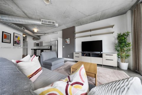 Condo in Miami, Florida, 1 bedroom  № 2067712 - photo 19