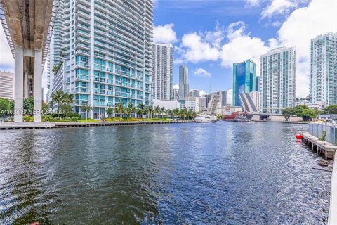 Condo in Miami, Florida, 1 bedroom  № 2067712 - photo 13