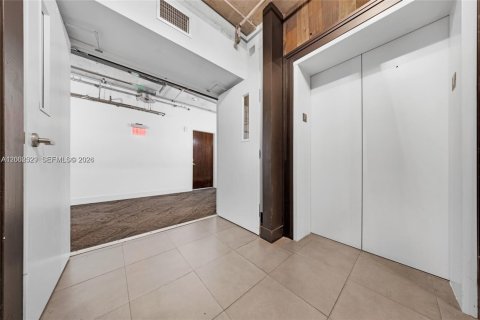 Condo in Miami, Florida, 1 bedroom  № 2067712 - photo 10