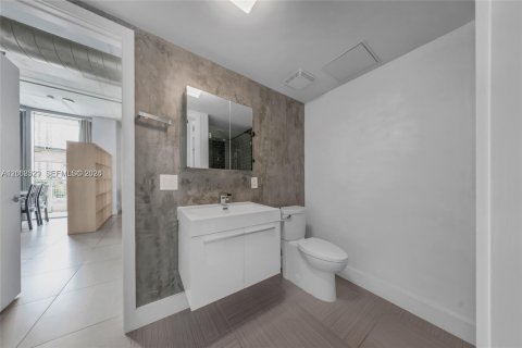 Condo in Miami, Florida, 1 bedroom  № 2067712 - photo 8
