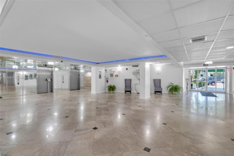 Купить кондоминиум в Халландейл-Бич, Флорида 2 спальни, 135.17м2, № 2061758 - фото 19