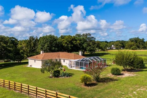 House in Ocala, Florida 3 bedrooms, 202.99 sq.m. № 1812691 - photo 1