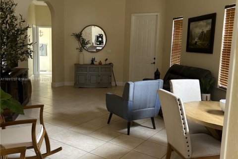 Casa en venta en Homestead, Florida, 3 dormitorios, 117.24 m2 № 1812215 - foto 4
