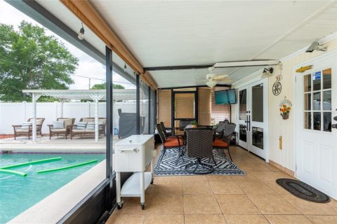 House in Saint Petersburg, Florida 3 bedrooms, 108.7 sq.m. № 1765873 - photo 27