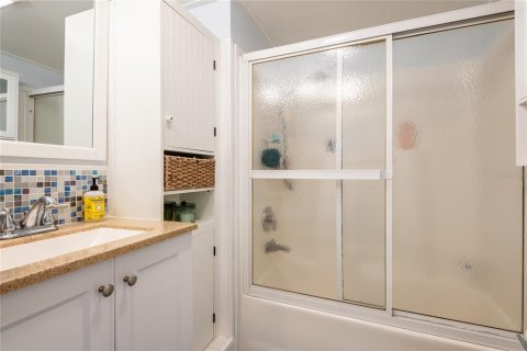 House in Saint Petersburg, Florida 3 bedrooms, 108.7 sq.m. № 1765873 - photo 23
