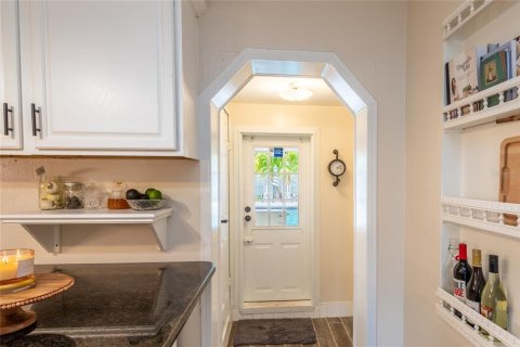 House in Saint Petersburg, Florida 3 bedrooms, 108.7 sq.m. № 1765873 - photo 16