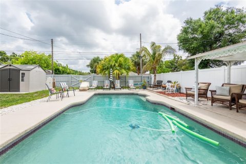House in Saint Petersburg, Florida 3 bedrooms, 108.7 sq.m. № 1765873 - photo 29
