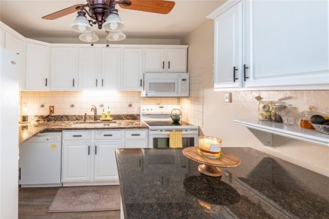 House in Saint Petersburg, Florida 3 bedrooms, 108.7 sq.m. № 1765873 - photo 12