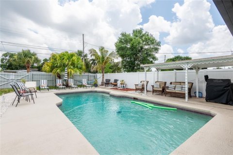 House in Saint Petersburg, Florida 3 bedrooms, 108.7 sq.m. № 1765873 - photo 30