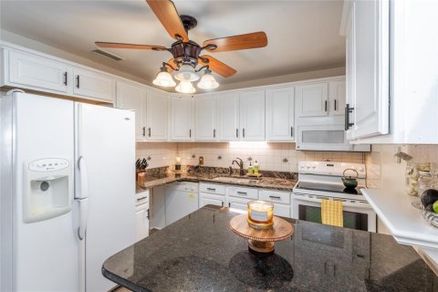 House in Saint Petersburg, Florida 3 bedrooms, 108.7 sq.m. № 1765873 - photo 13