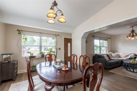 House in Saint Petersburg, Florida 3 bedrooms, 108.7 sq.m. № 1765873 - photo 3