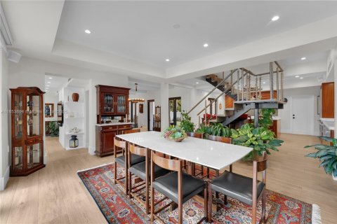 Купить виллу или дом в Майами-Бич, Флорида 4 спальни, 320.61м2, № 1882389 - фото 16