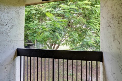 Condo in Deerfield Beach, Florida, 2 bedrooms  № 1753817 - photo 9