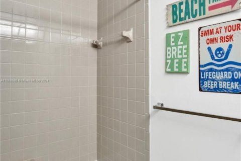 Condo in Deerfield Beach, Florida, 2 bedrooms  № 1753817 - photo 24