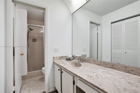 Condo in Deerfield Beach, Florida, 2 bedrooms  № 1753817 - photo 13
