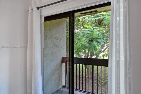 Condo in Deerfield Beach, Florida, 2 bedrooms  № 1753817 - photo 10