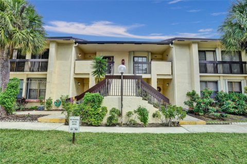 Condo in Deerfield Beach, Florida, 2 bedrooms  № 1753817 - photo 1