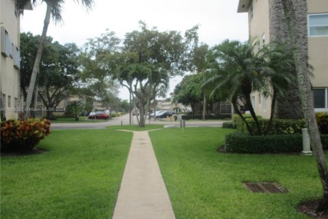 Copropriété à vendre à Lauderdale Lakes, Floride: 2 chambres, 87.7 m2 № 1453397 - photo 4