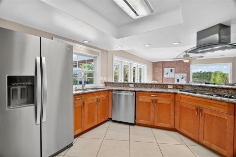 House in Maitland, Florida 4 bedrooms, 278.71 sq.m. № 1885613 - photo 9