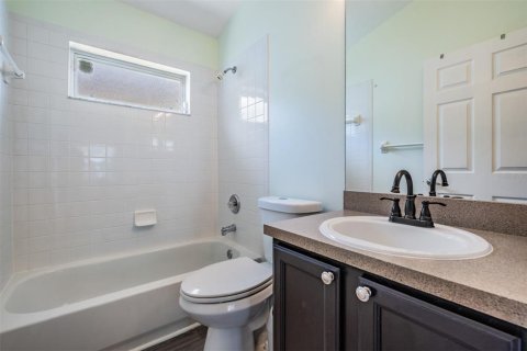 House in Tampa, Florida 4 bedrooms, 180.79 sq.m. № 1873034 - photo 25