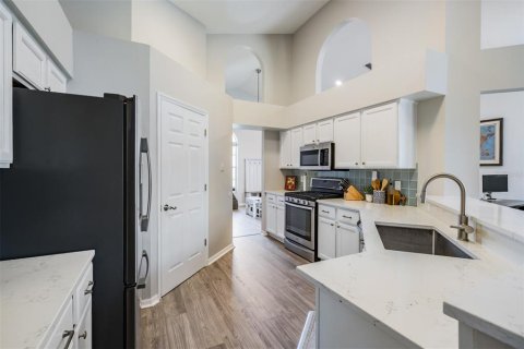 House in Tampa, Florida 4 bedrooms, 180.79 sq.m. № 1873034 - photo 8