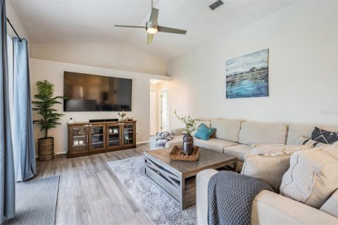 House in Tampa, Florida 4 bedrooms, 180.79 sq.m. № 1873034 - photo 6