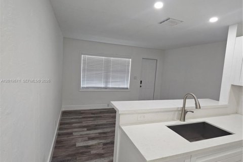 Снять в аренду квартиру в Холливуд, Флорида 2 спальни, 127.28м2, № 2085686 - фото 18